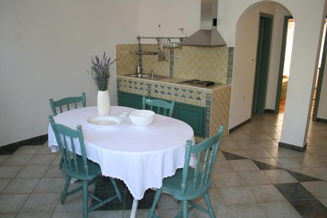 Apartmani Mladina Jelsa  Exteriör bild