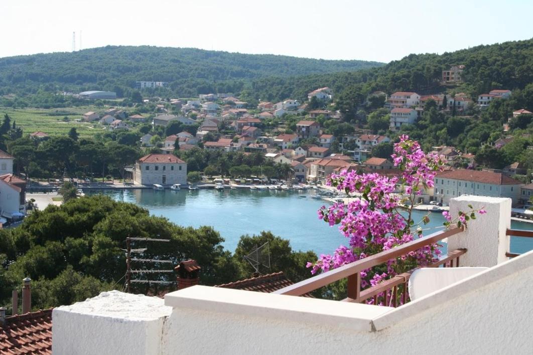 Apartmani Mladina Jelsa  Exteriör bild