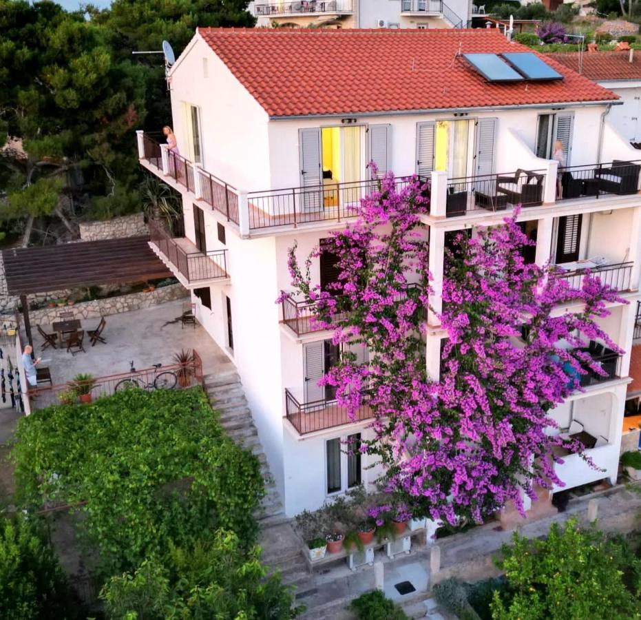 Apartmani Mladina Jelsa  Exteriör bild